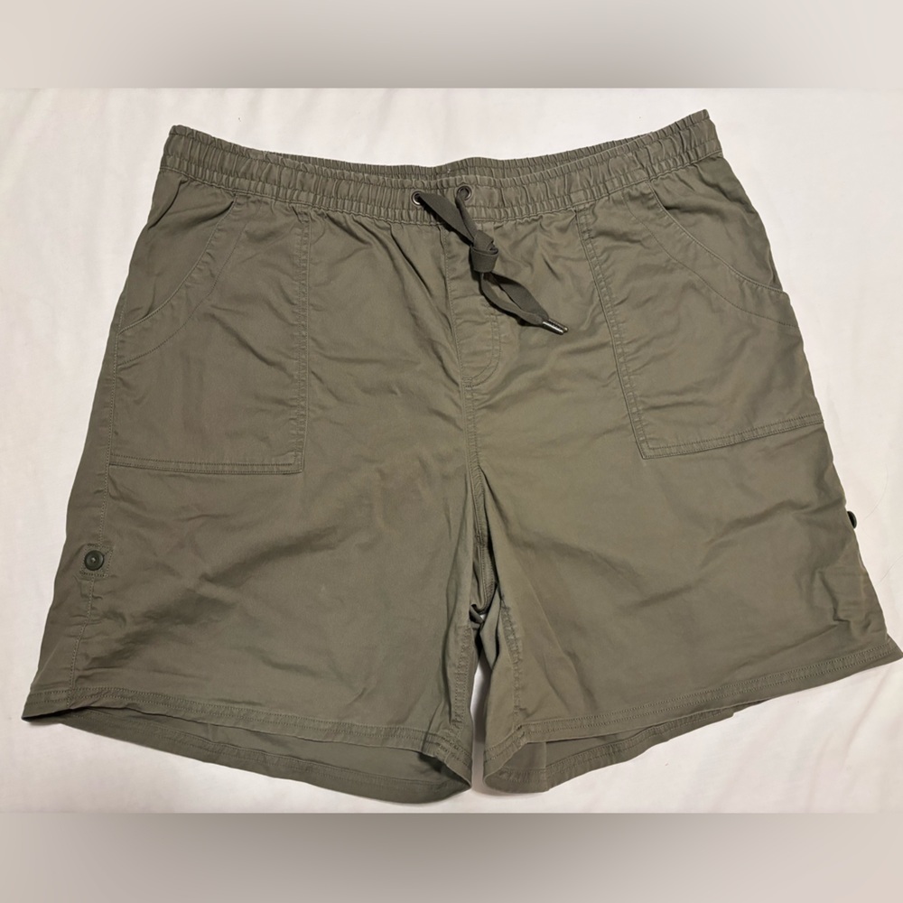LLBean army green camp shorts, XL